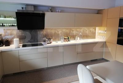 Casă individuală cu 8 camere în Cristian