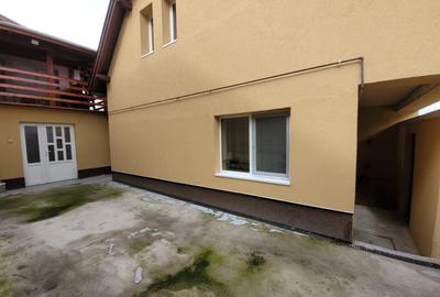 De vânzare – Casă unifamilială cu casă secundară, în cartierul Gruia - 16