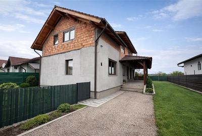 Vila individuala,5 camere,5  bai,170mp utili,areal A,teren 660 mp,Sangeorgiu de - 1