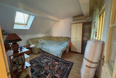 Casa independenta , vintage de vanzare , 300 mp cu teren de 1493 mp Sancrariul d - 29