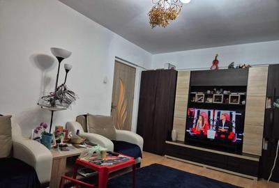 Apartament cu 3 camere decomandat în Dristor