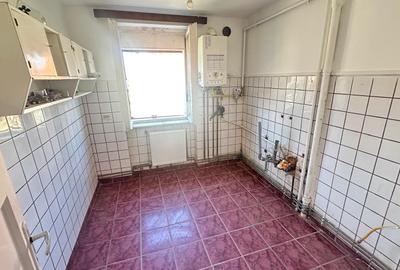 De vanzare 2 camere decomandat etaj 1 cu centrala Complex Studentesc - 5