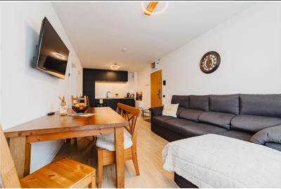 Apartament cu 2 camere semidecomandat, mobilat în Poiana Brașov