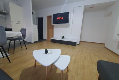 Apartament luc cu 3 camere, in zona Lipovei