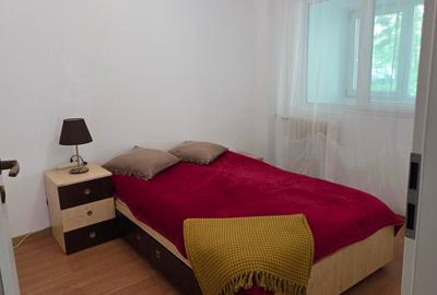 Apartament cu 4 camere decomandat, mobilat în Tei