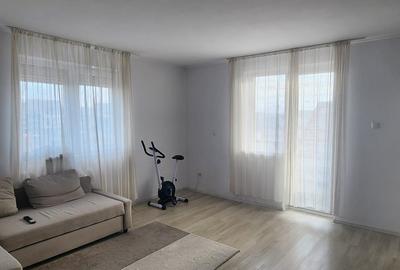 Apartament 2 camere decomandat, Tractorul, bloc 2013, loc de parcare.