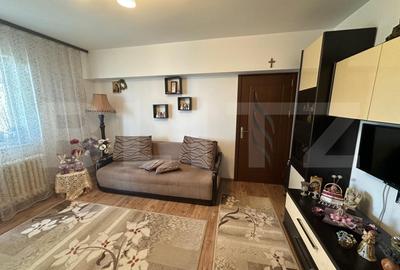 Apartament de 3 camere, etaj intermediar, zona Dispecer