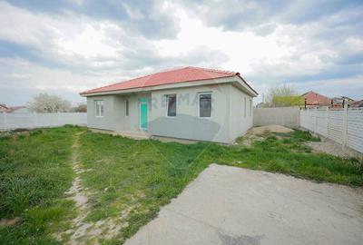 De vânzare casă semifinisată cu 3 camere, 455 mp teren, în Cihei - 1