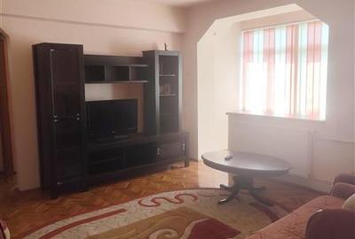 Apartament cu 2 camere semidecomandat, mobilat în Central