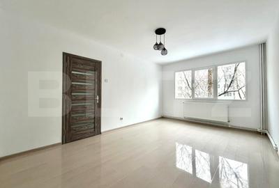 Apartament cu 3 camere semidecomandat în Podu Roș