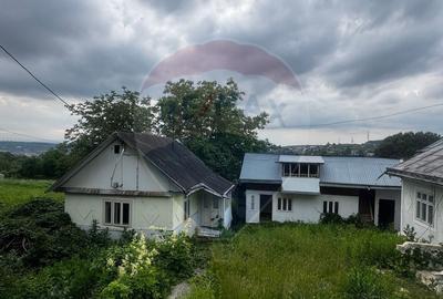 Casă / Vilă cu 3 camere de vânzare în zona Burdujeni - 1