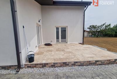 Casa individuala de vanzare cu 3 camere si teren de 710 mp - Izvin - 14