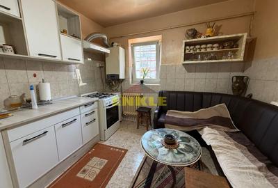 De vânzare apartament 4 camere decomandat, etaj 1 – zona Capat la 1 - 5