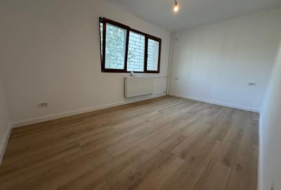 Titan, 3 minute metrou - 3