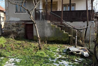Gospodarie in Barbatesti, zonă de deal, liniște, natura - 3