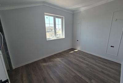 Duplex despartit prin camera tehnica - 4 camere Toate Utilitatile - 7