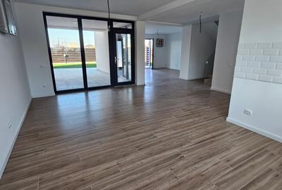 Vila 170 mp ,250 mp teren,complet nou ,prima inchiriere,5AC,Saftica. - 3