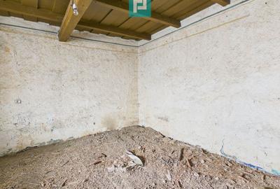 Casă modestă cu 3 camere de renovat în Mișca - 9