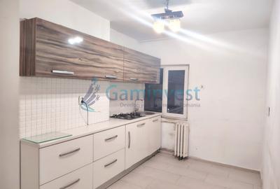 Apartament cu 3 camere semidecomandat, mobilat în Cantemir