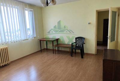 Apartament cu 3 camere semidecomandat în Andrei Mureșanu
