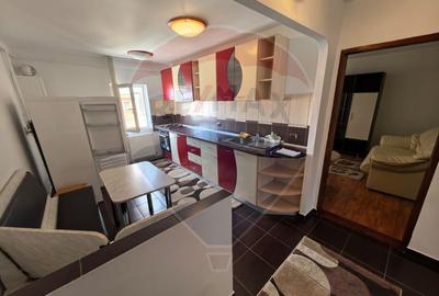 Apartament cu 3 camere decomandat, mobilat în Central