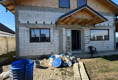 Casă cu 3 camere în Costi