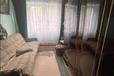 Apartament trei camere - Zona Școala nr. 10 - etaj 2 - 1