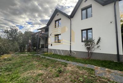 Casă individuală cu 6 camere în Dâmbul Rotund