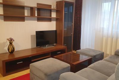 Apartament cu 3 camere decomandat, mobilat în Dacia