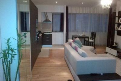 Apartament cu 2 camere decomandat, mobilat în Central