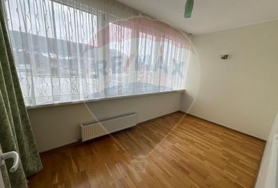 Casă / Vilă cu 6 camere de vânzare în zona Darmanesti - 22