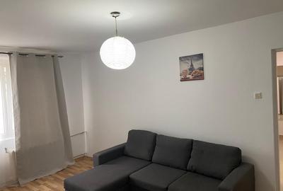 Apartament cu 3 camere semidecomandat în Iancului