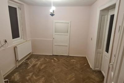 De Vanzare Casa Individuala cu 1 camere, Romana sector 1 - 4