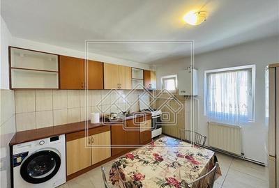 Apartament cu 3 camere decomandat în Aeroport