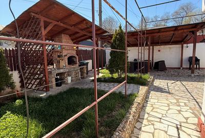 Casa cu 4 camere si gradina. - 2