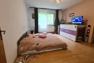 Apartament cu 2 camere semidecomandat în Berceni