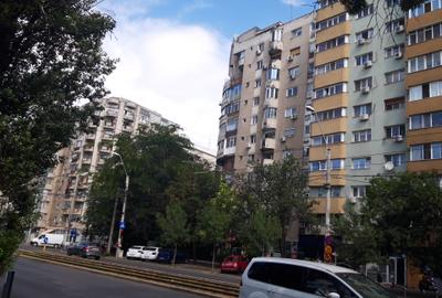 Ghencea (Garleni) sect. 6, apartament 2 camere , bloc 1983, 3/10, 89000 Euro. - 1