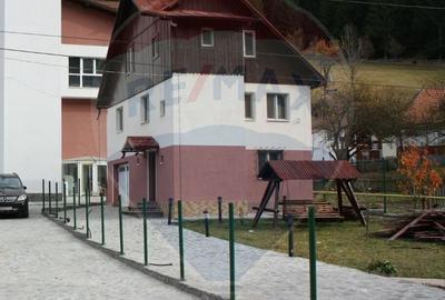 Casă / Vilă Moeciu de Sus, zona pitoreasca, 5 camere, pret deosebit - 6