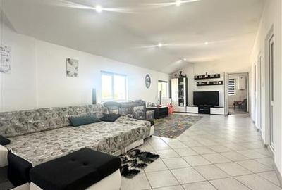 Casa cu Potential Multiplu, Pretabila Pentru Doua Familii sau Business, Chiar la - 2