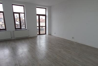 Apartament in Vila Calea Calarasi 132 etaj 1 + mansarda acces curte interioara - 2