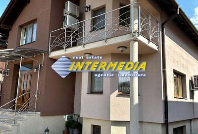 Casă individuală cu 6 camere în Cetate