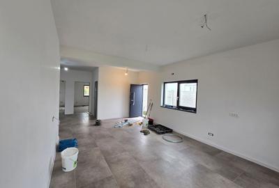 1/2 Duplex pe parter,predare la cheie  , 3 dormitoare, 2 bai, Zona Metro 2, - 4