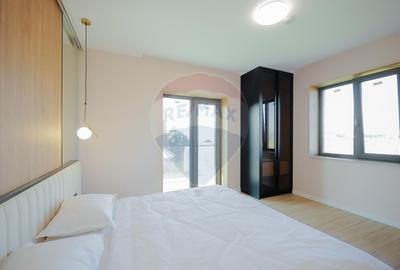 De vânzare Vilă cu 8 camere în Sânmartin, 290 mp util, teren 1100 mp - 34