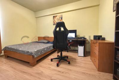 2 camere, Horea, Facultatea de Litere - 1