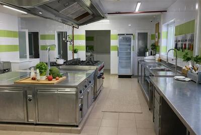 Spatiu multifunctional,locuri parcare in curte,gradina,facilitati,Libertatii,Tar - 1