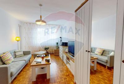 Apartament cu 3 camere decomandat, mobilat în Ștrand