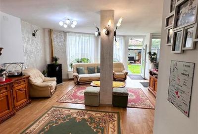 Casa in apreciabil potential,cu terase, curte,gradina echipata,2 pivnite,Str. Ro - 1