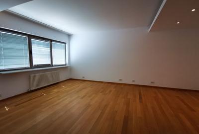 Vila moderna langa lac, mobilata complet - 16