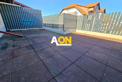 Penthouse pe două niveluri, panouri solare, terasă de 50 mp, boxă - 12