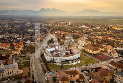 Proiect de restaurare langa Cetatea Prejmer,  casa si teren de 5.458 mp - 2